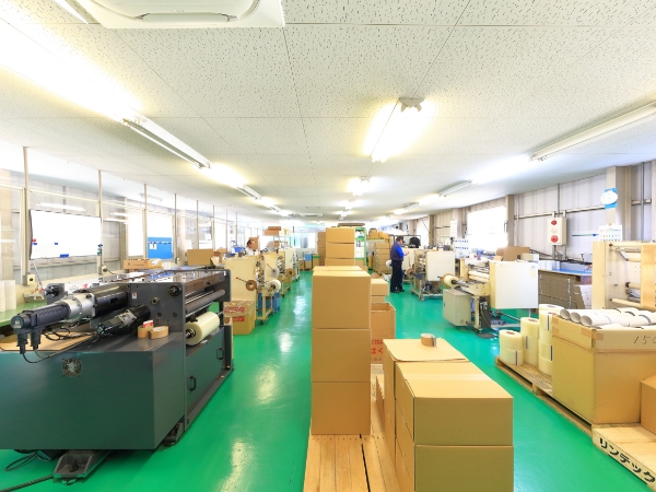 「素材商社×加工メーカー」としての一貫対応のイメージ写真 「素材商社×加工メーカー」としての一貫対応のイメージ写真